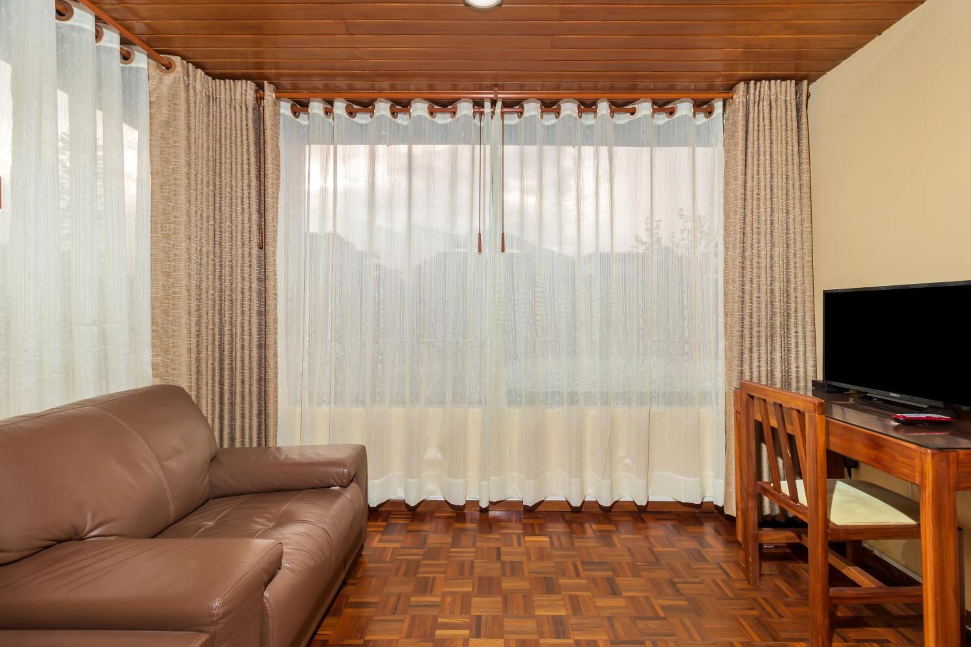 Hotel La Cartuja Quito Extérieur photo