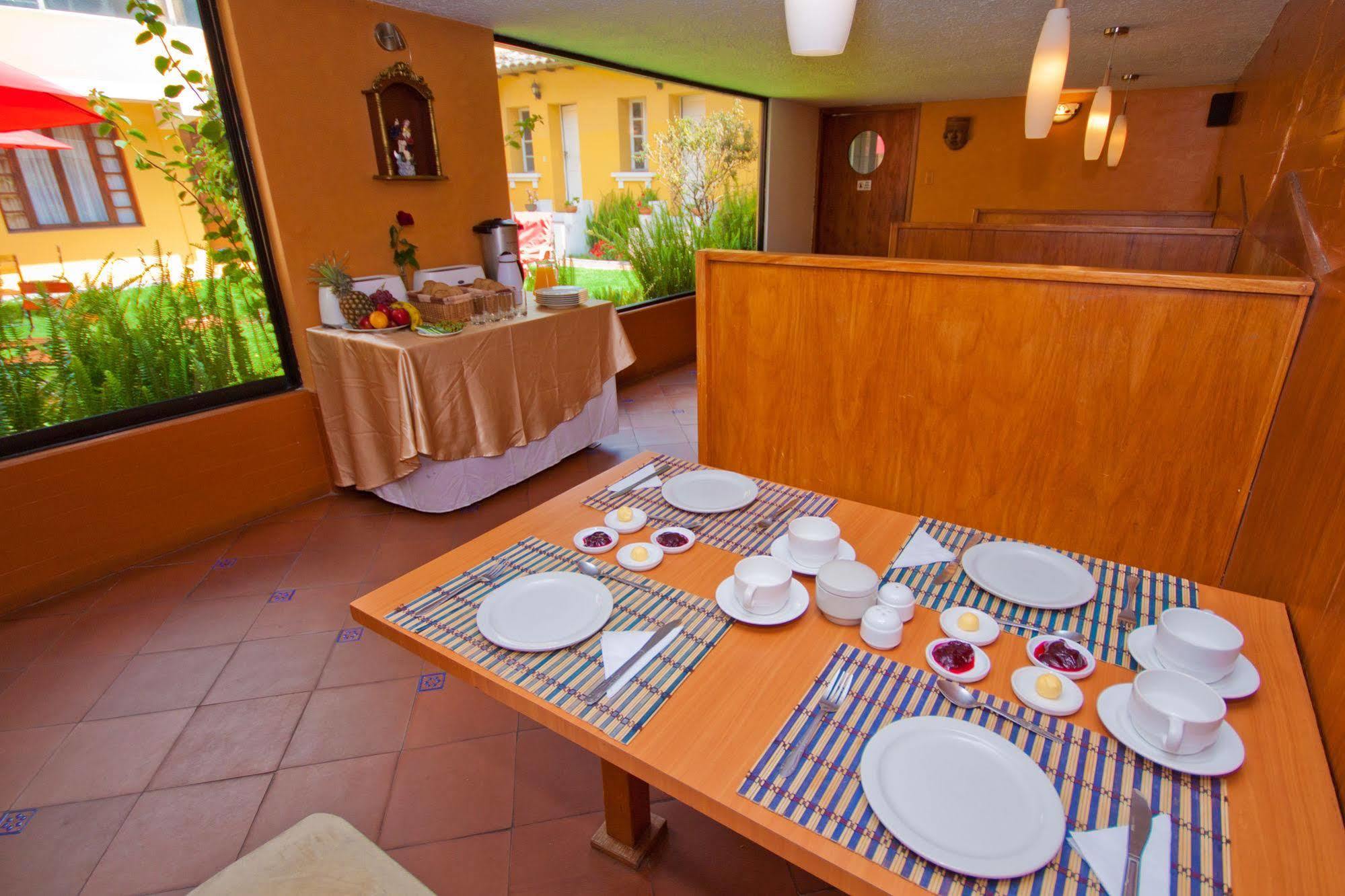 Hotel La Cartuja Quito Extérieur photo
